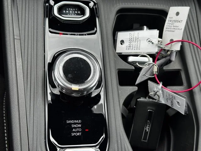 New 2026 Red Hot Pearl-Coat Exterior Paint Jeep Laredo image 37