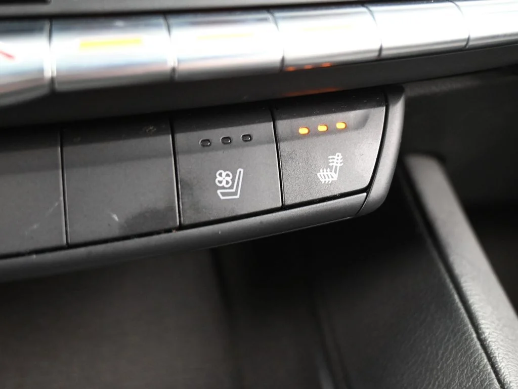 Used 2020 Crystal White Tricoat Cadillac Premium Luxury image 26