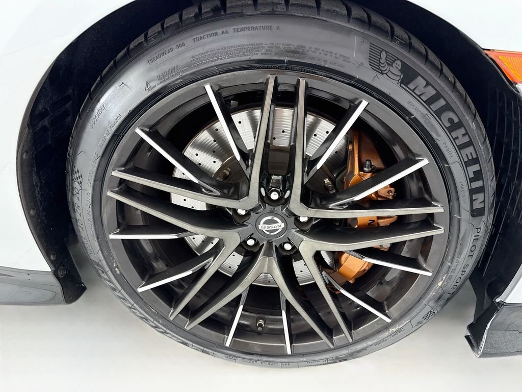 Used 2020 Super Silver Nissan Premium image 29