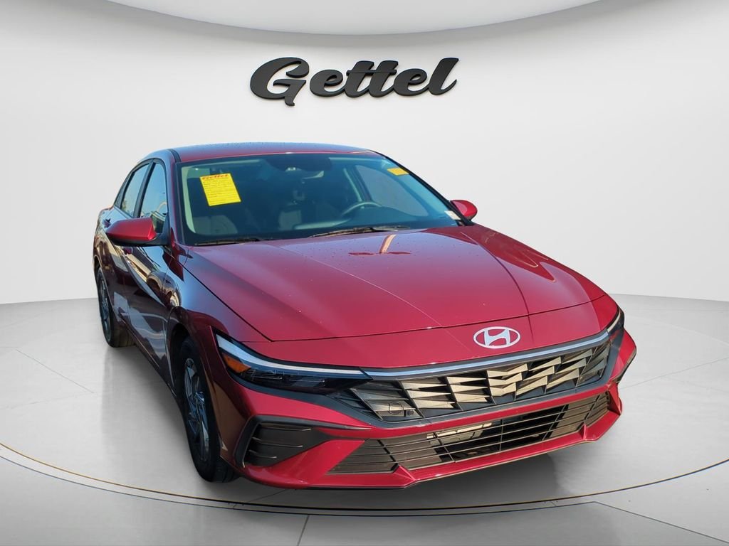 Used 2024 Red Hyundai SEL image 2