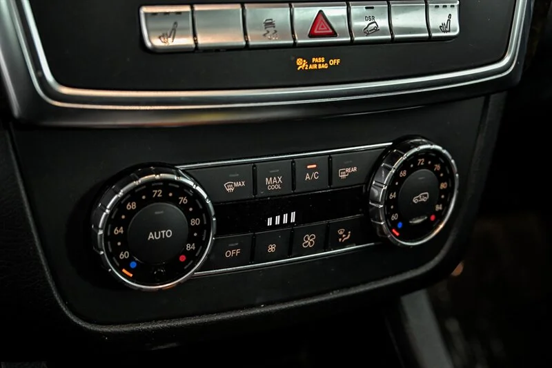 Used 2014 Black Mercedes-Benz ML 350 4MATIC® image 27