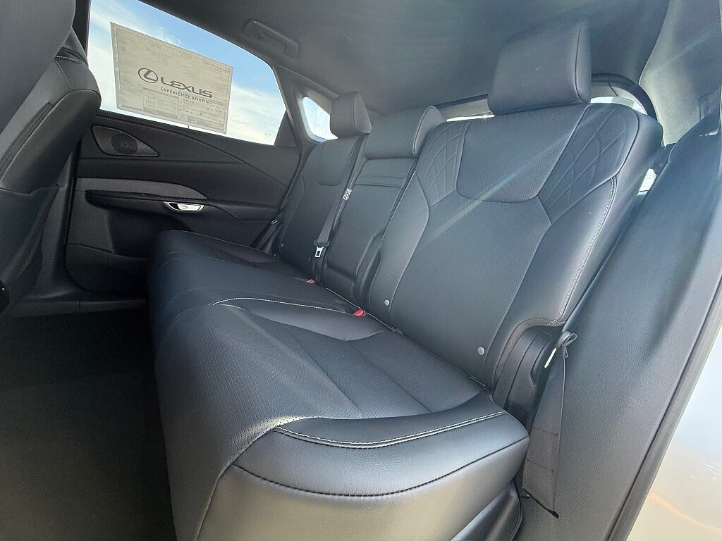New 2026 Eminent White Pearl Lexus PREMIUM PLUS image 25