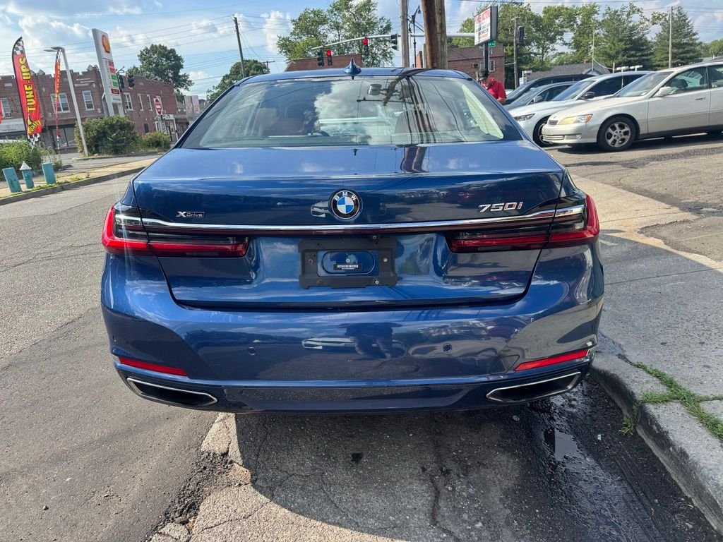 Used 2022 Blue BMW 750i xDrive image 7