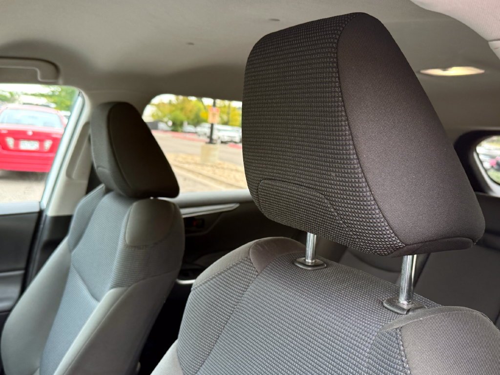 Used 2022 White Toyota LE image 22