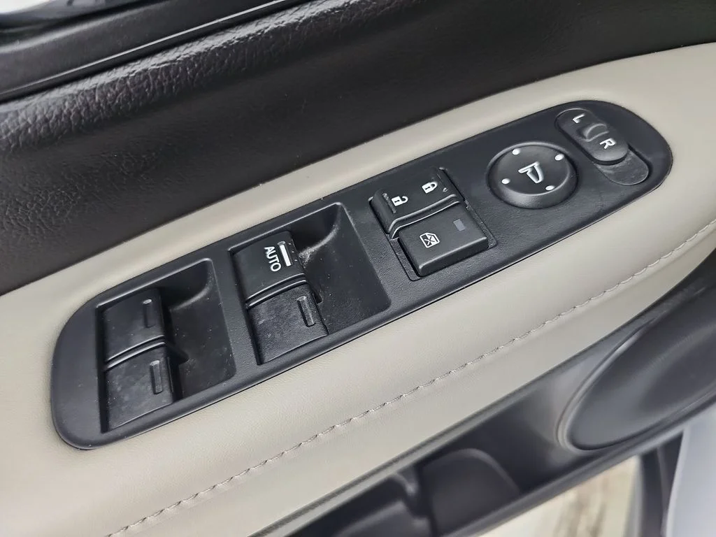 Used 2018 Silver Honda LX image 32
