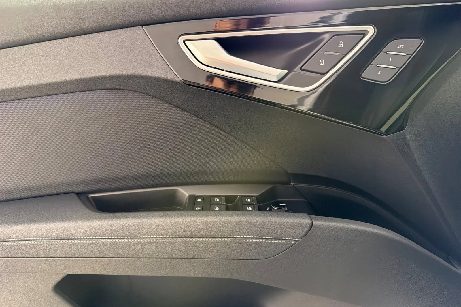 2025 Audi Q4 e-tron Premium - Photo 10