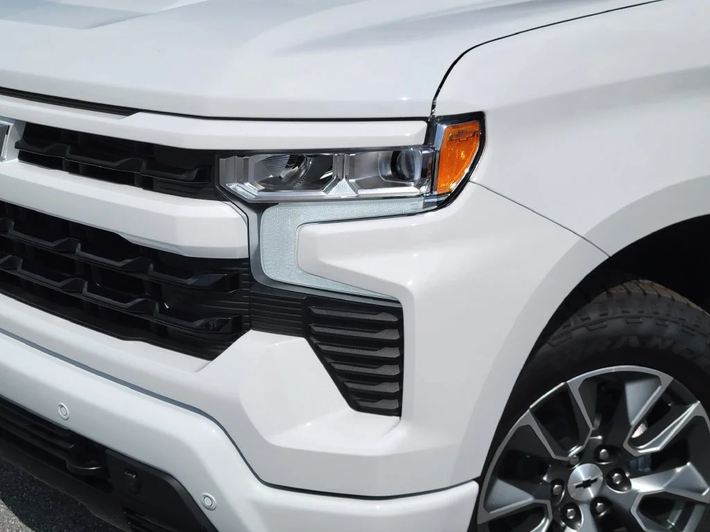 New 2026 Summit White Chevrolet RST image 10