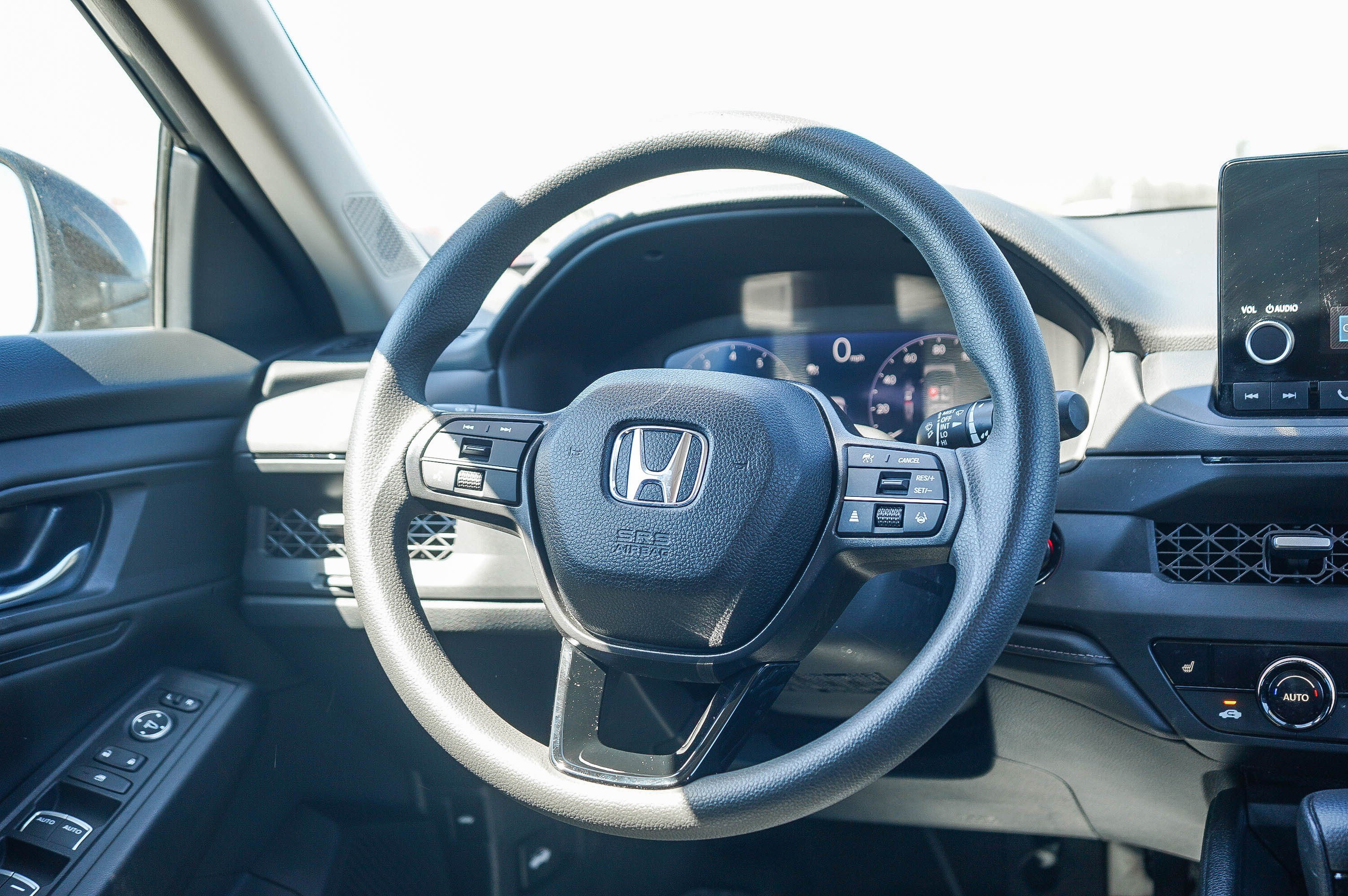 Used 2025 Meteorite Gray Metallic Honda SE image 15