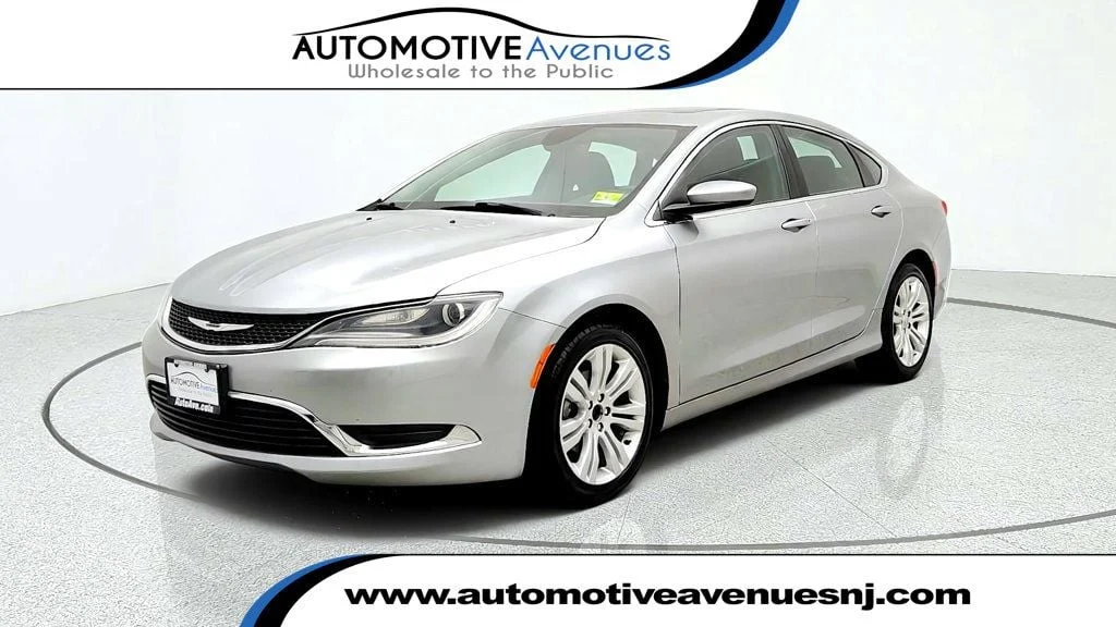 Used 2015 Billet Silver Metallic Clearcoat Chrysler 4dr Sedan Limited FWD image 1