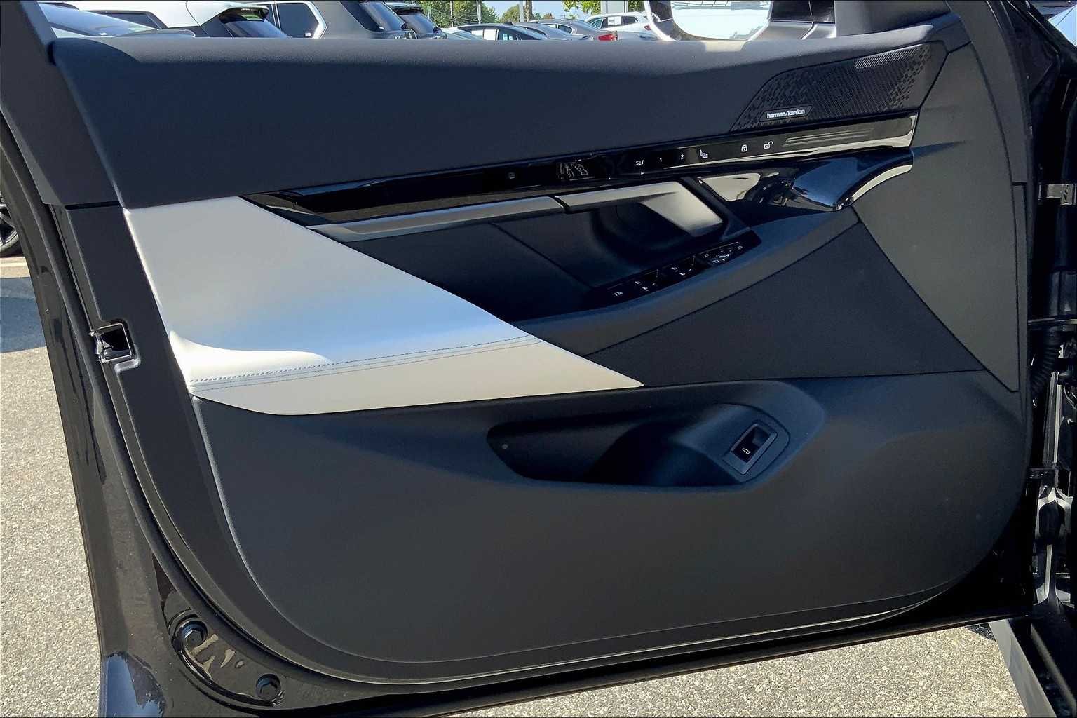 2026 BMW 5 Series 530i - Photo 10