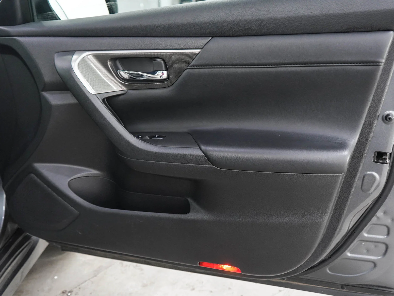 Used 2015 Gun Metallic Nissan 2.5 image 11
