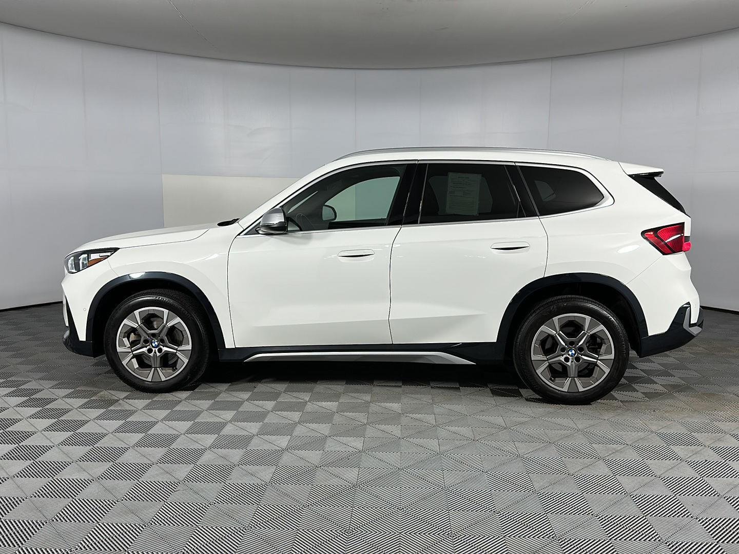 Certified Used 2023 Alpine White BMW xDrive28i image 7