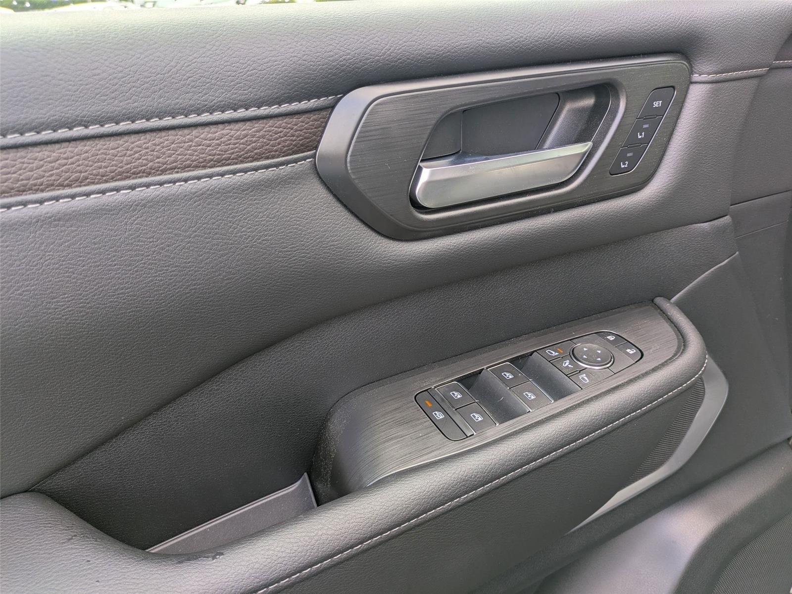 2025 Nissan Armada Platinum Reserve - Photo 12