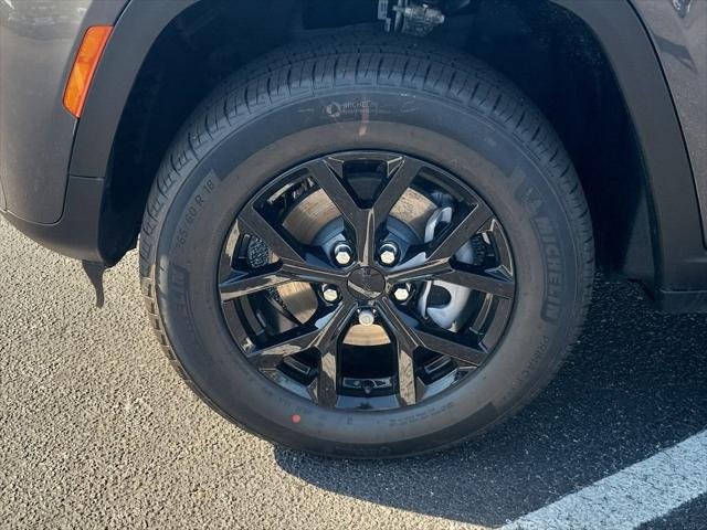 New 2026 Baltic Gray Metallic Clearcoat Jeep Laredo image 3