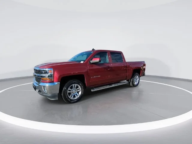 Used 2018 CAJUN RED TINTCOAT Chevrolet LT image 4