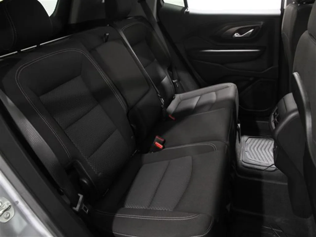2024 GMC Terrain SLE - Photo 17
