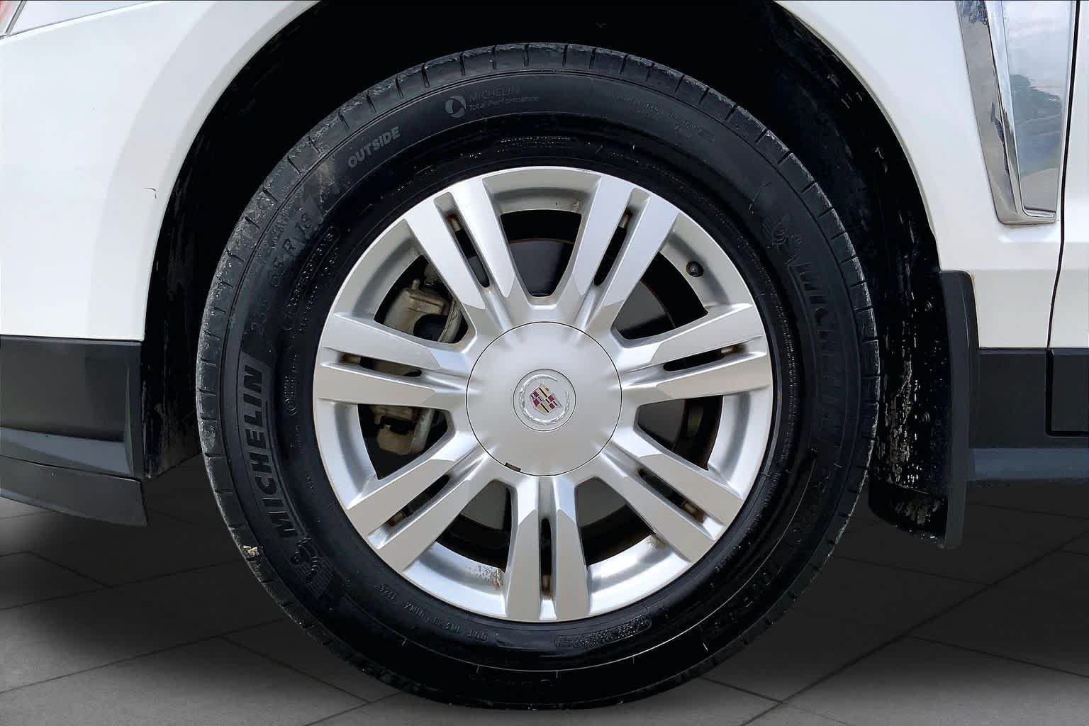 Used 2013 Platinum Ice Tricoat Cadillac Luxury Collection image 11