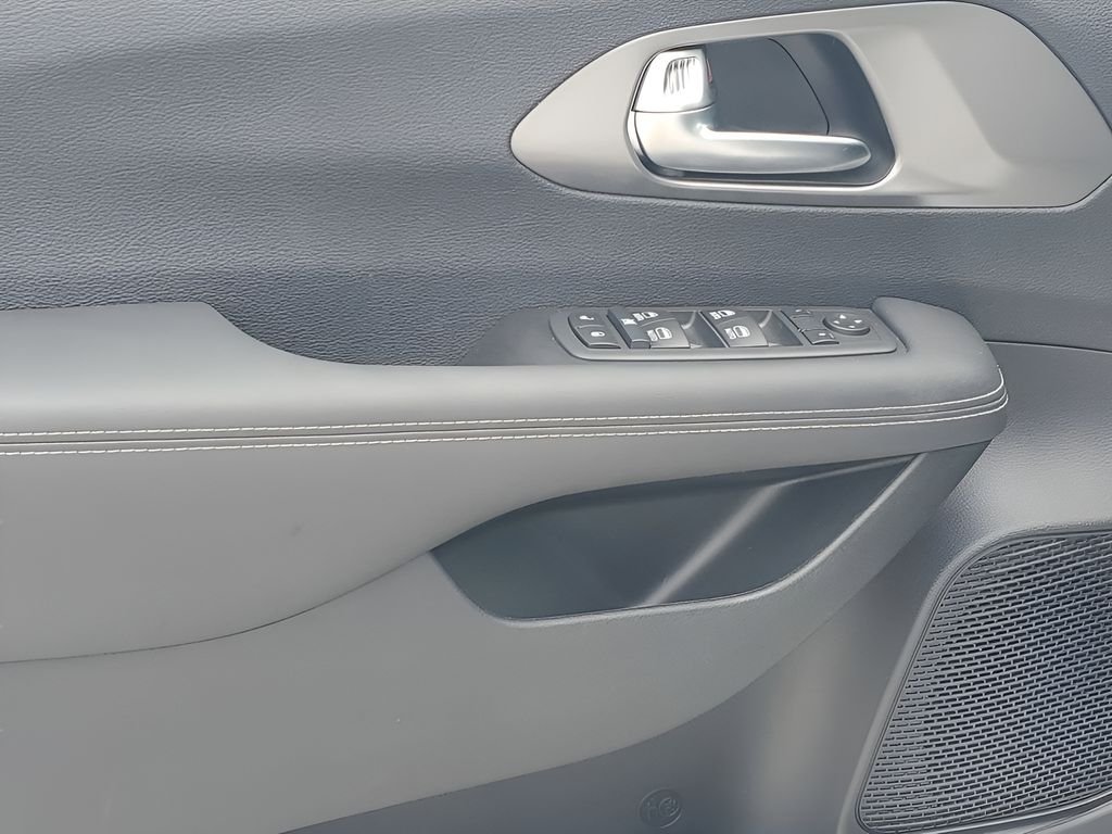 2026 Chrysler Voyager LX - Photo 41