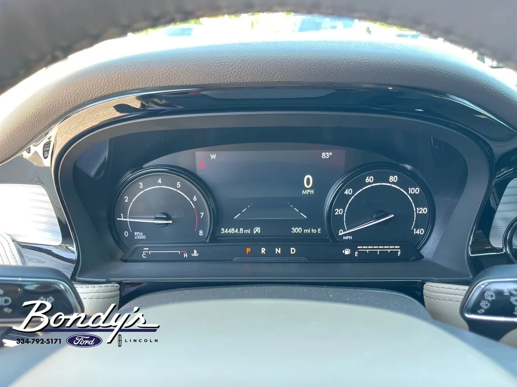 Used 2022 Blue Metallic Lincoln Standard image 4