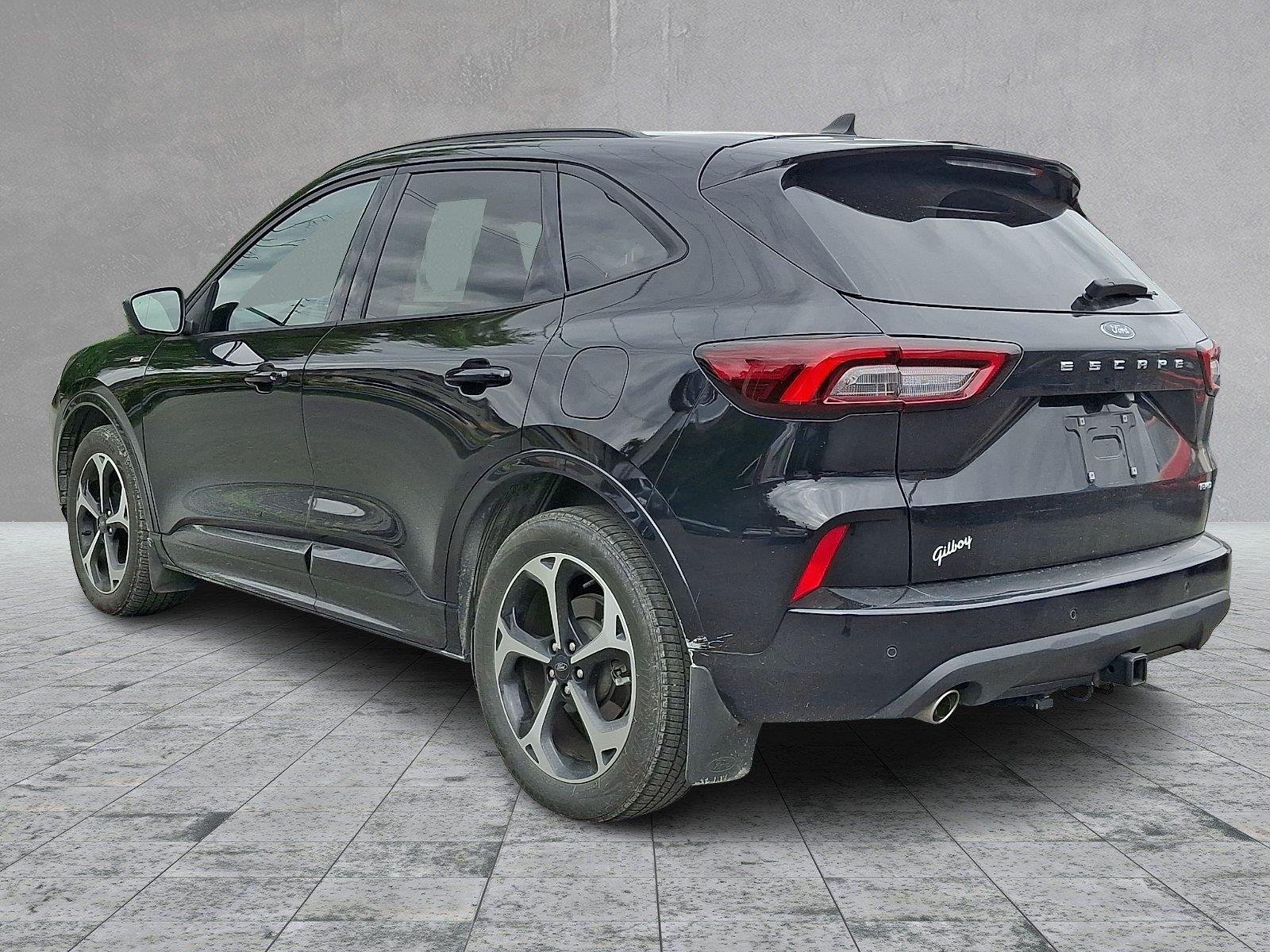 Used 2023 Agate Black Metallic Ford ST-Line Select image 4