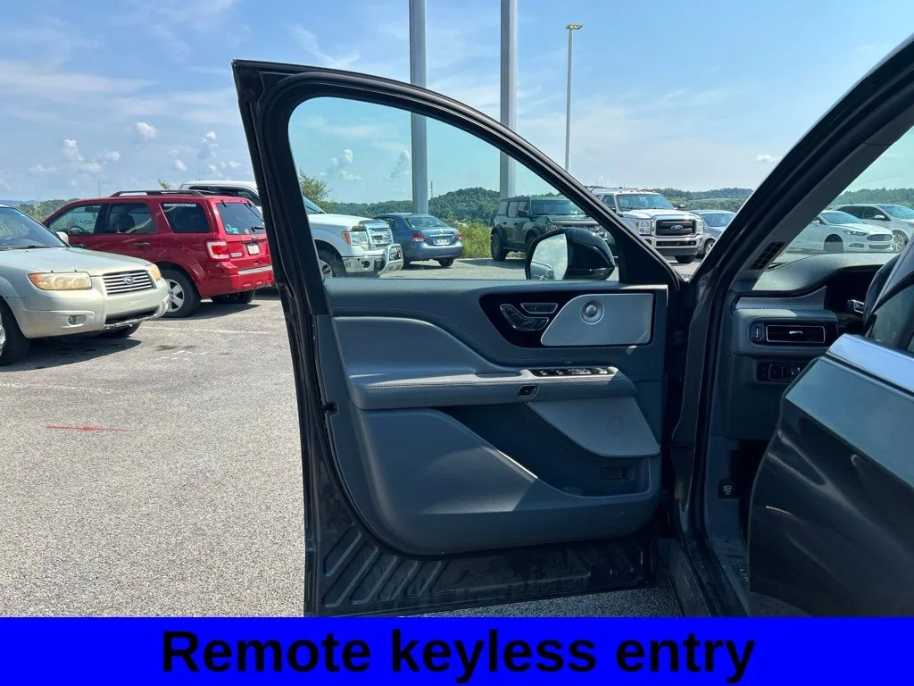 Used 2020 Gray Lincoln Grand Touring image 13