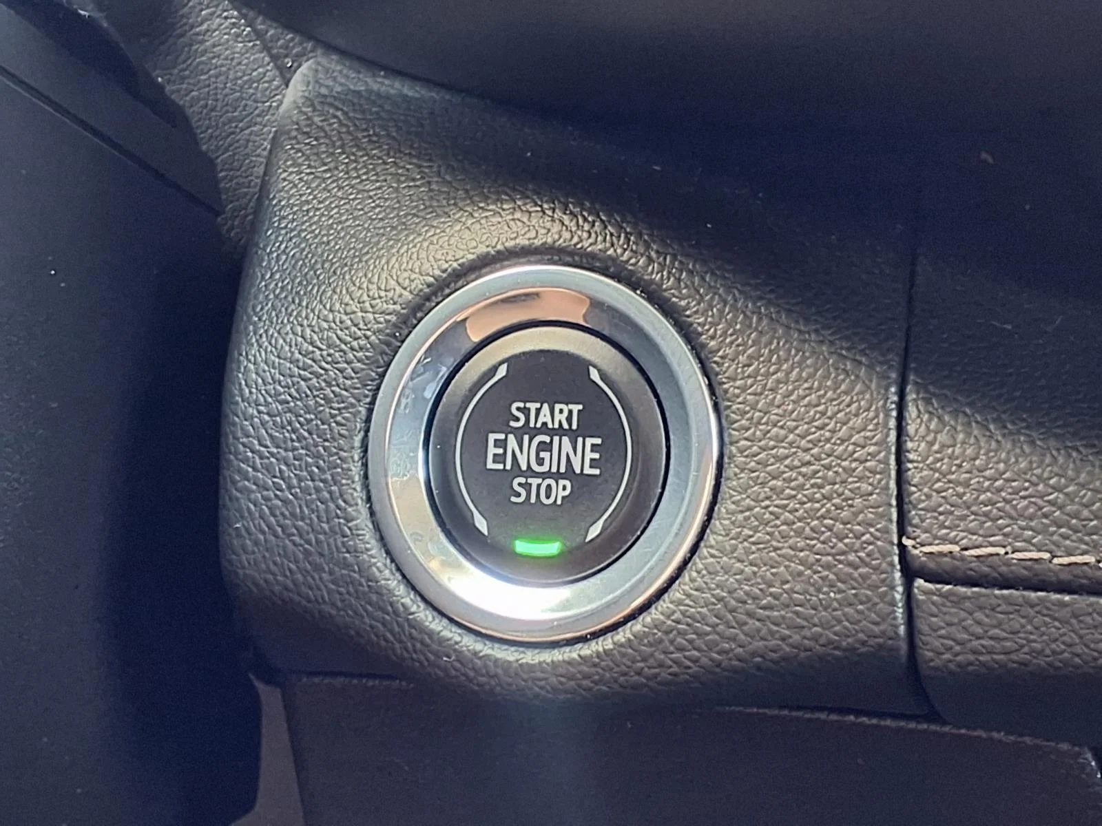 Used 2023 Summit White Buick Essence image 9