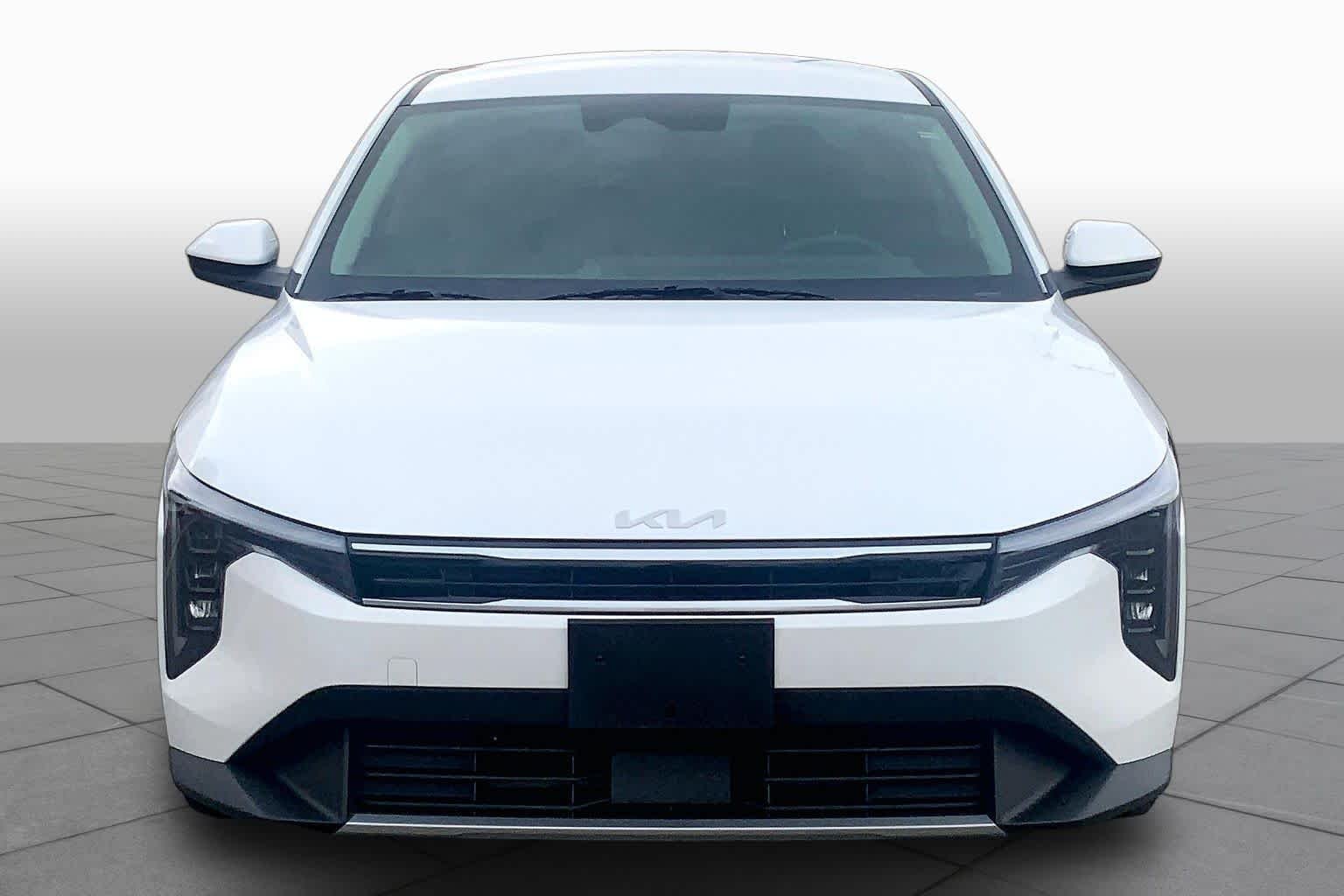 Used 2025 Snow White Pearl Kia EX image 4