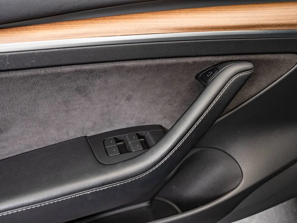 Used 2023 Black Tesla  image 23