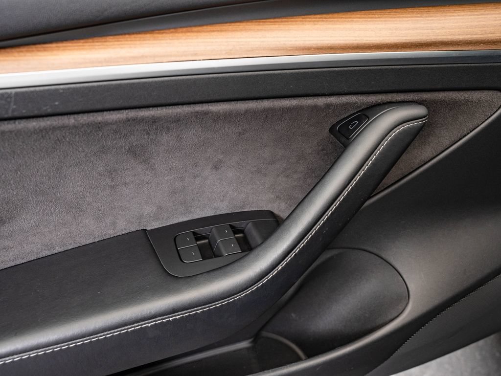Used 2023 Black Tesla  image 23