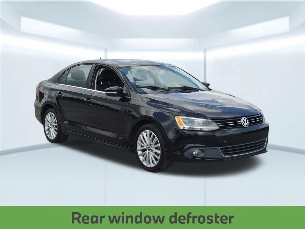 Used 2013 Black Volkswagen SEL image 9