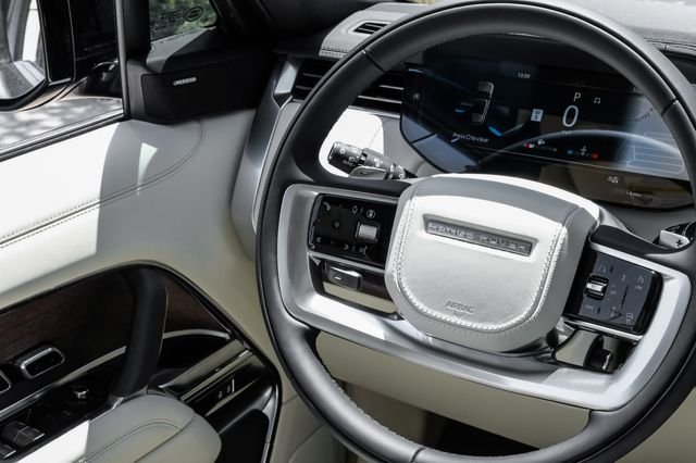 New 2026  Land Rover SE image 24