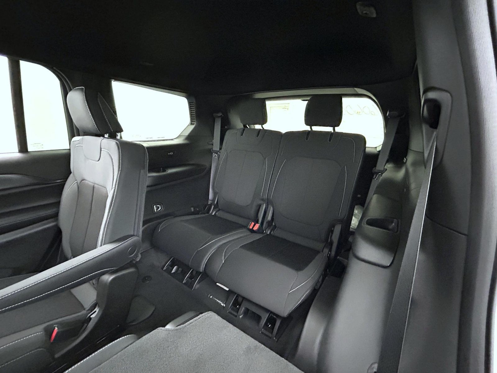 New 2026 Bright White Clear-Coat Exterior Paint Jeep Laredo image 21