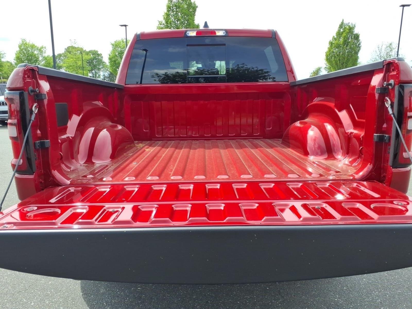 New 2026 Molten Red Pearl-Coat Exterior Paint RAM Big Horn image 16