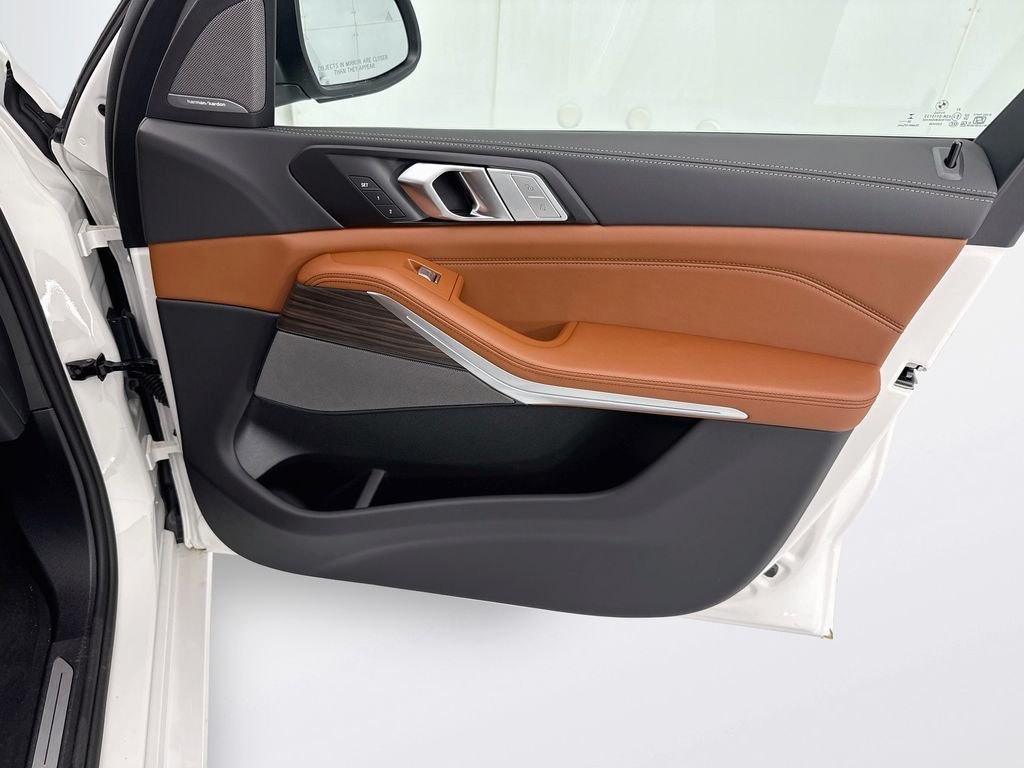 New 2027 White Metallic BMW xDrive40i image 25