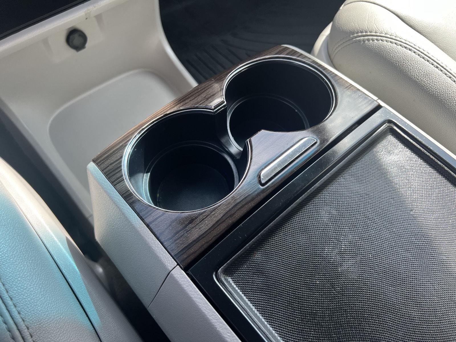 2016 Toyota Sienna XLE - Photo 26