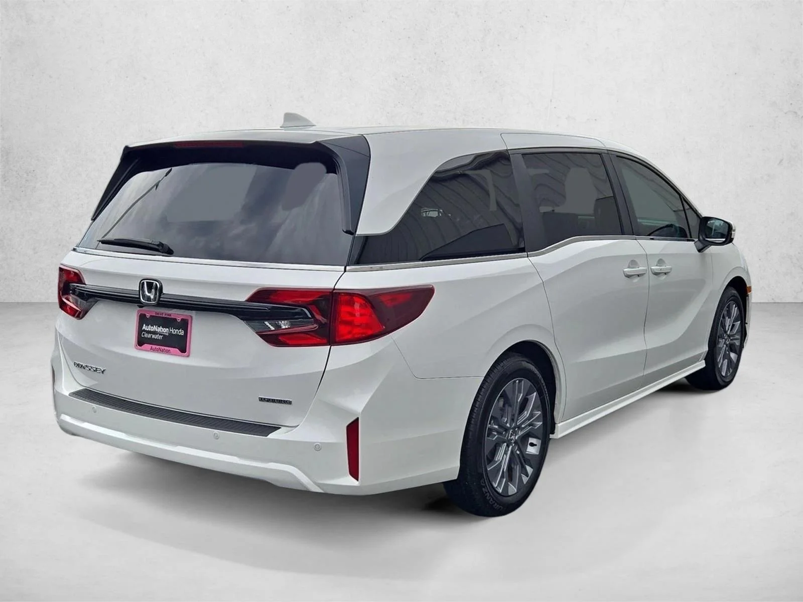 Used 2026 Platinum White Pearl Honda Touring image 5
