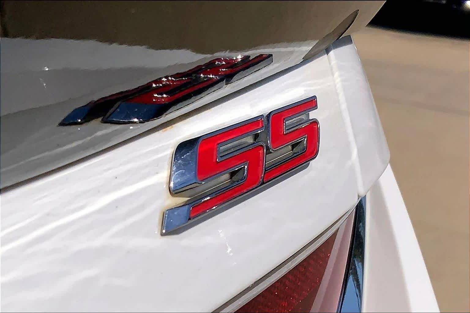 Used 2011 Summit White Chevrolet 2SS image 9