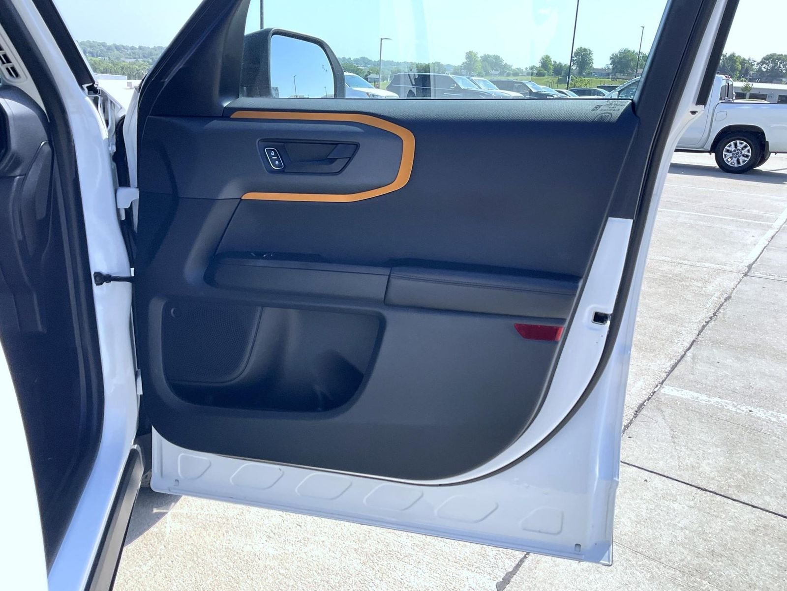 Used 2023 White Ford Badlands image 17