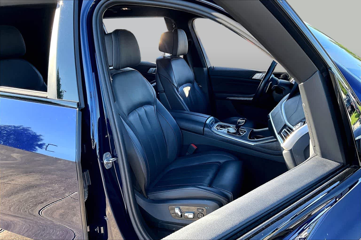 Used 2022 Tanzanite Blue II Metallic BMW xDrive40i image 9