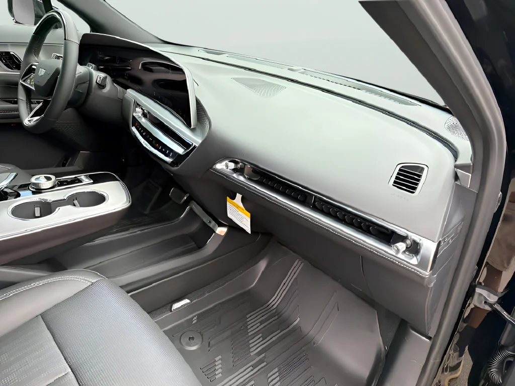 2027 Cadillac LYRIQ Luxury - Photo 38