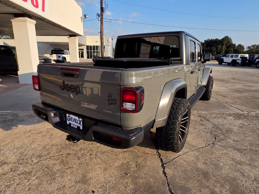 Used 2021 Gray Jeep Sport image 9