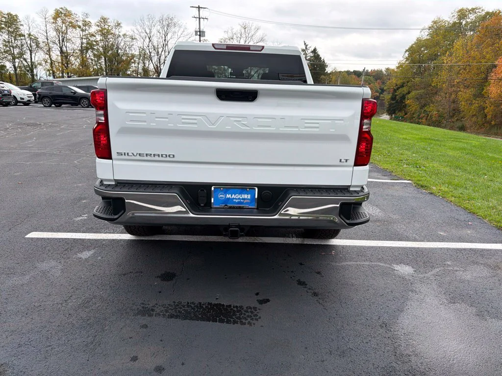 New 2026 Summit White Chevrolet LT (2FL) image 4
