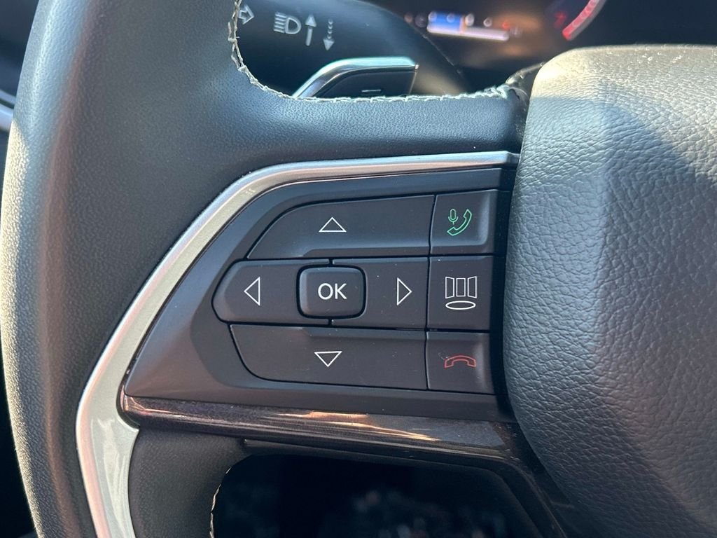 Used 2023 Black Jeep Altitude image 22