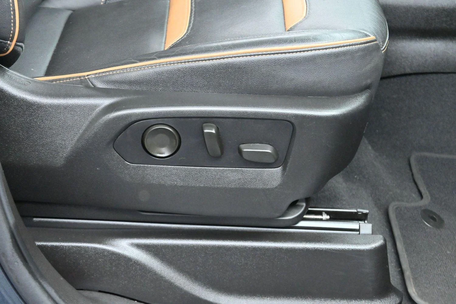Used 2021 Dark Sky Metallic GMC AT4 image 38