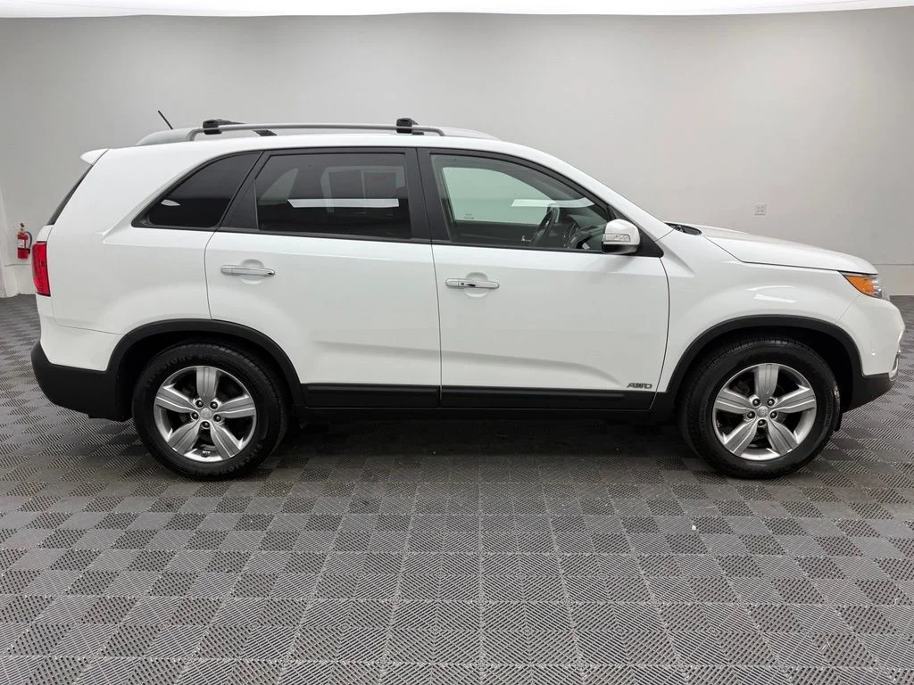 Used 2012 White Kia EX image 7