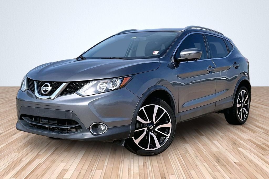 Used 2017 Gray Nissan SL image 1