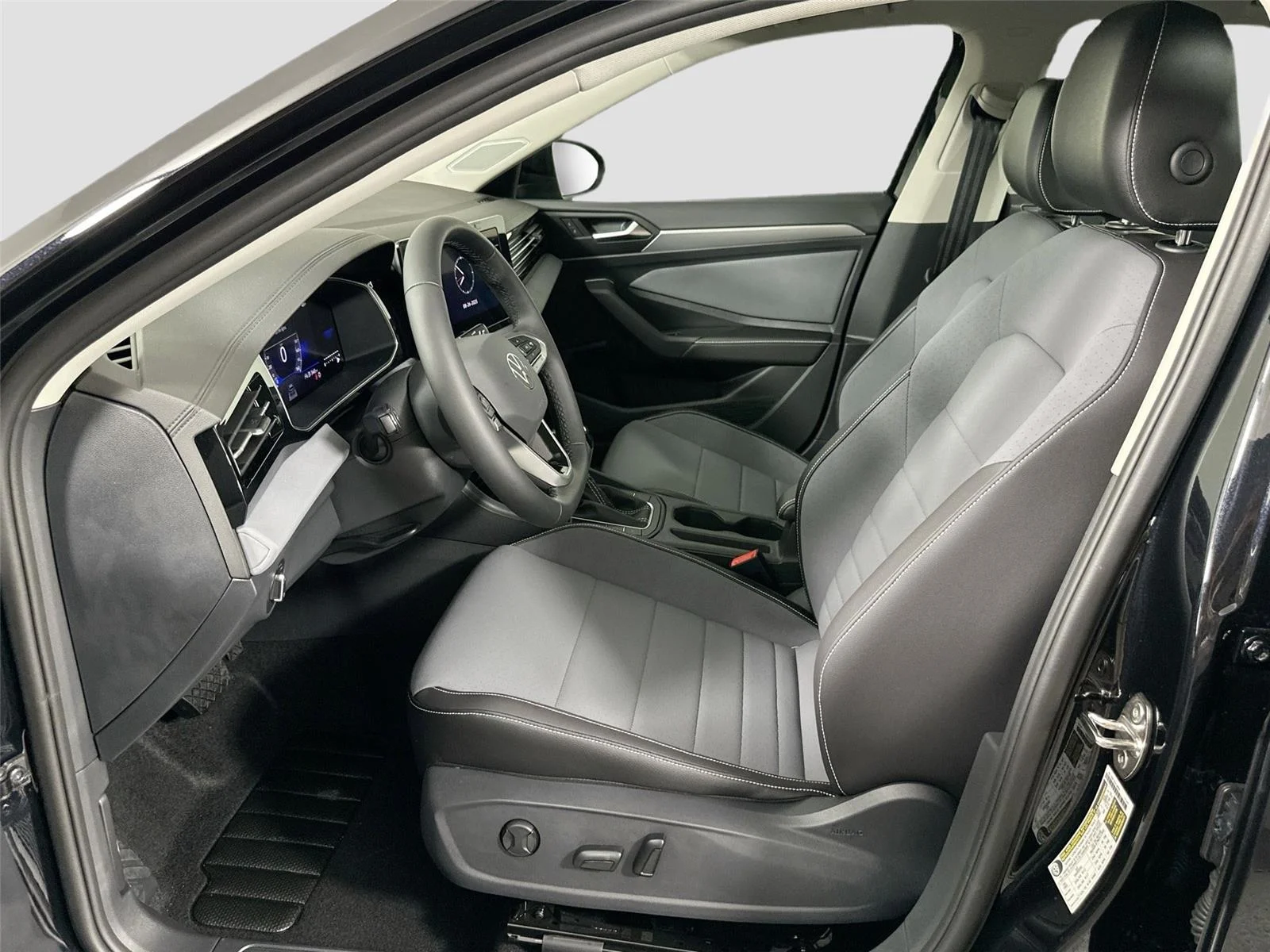 2025 Volkswagen Jetta SE - Photo 18