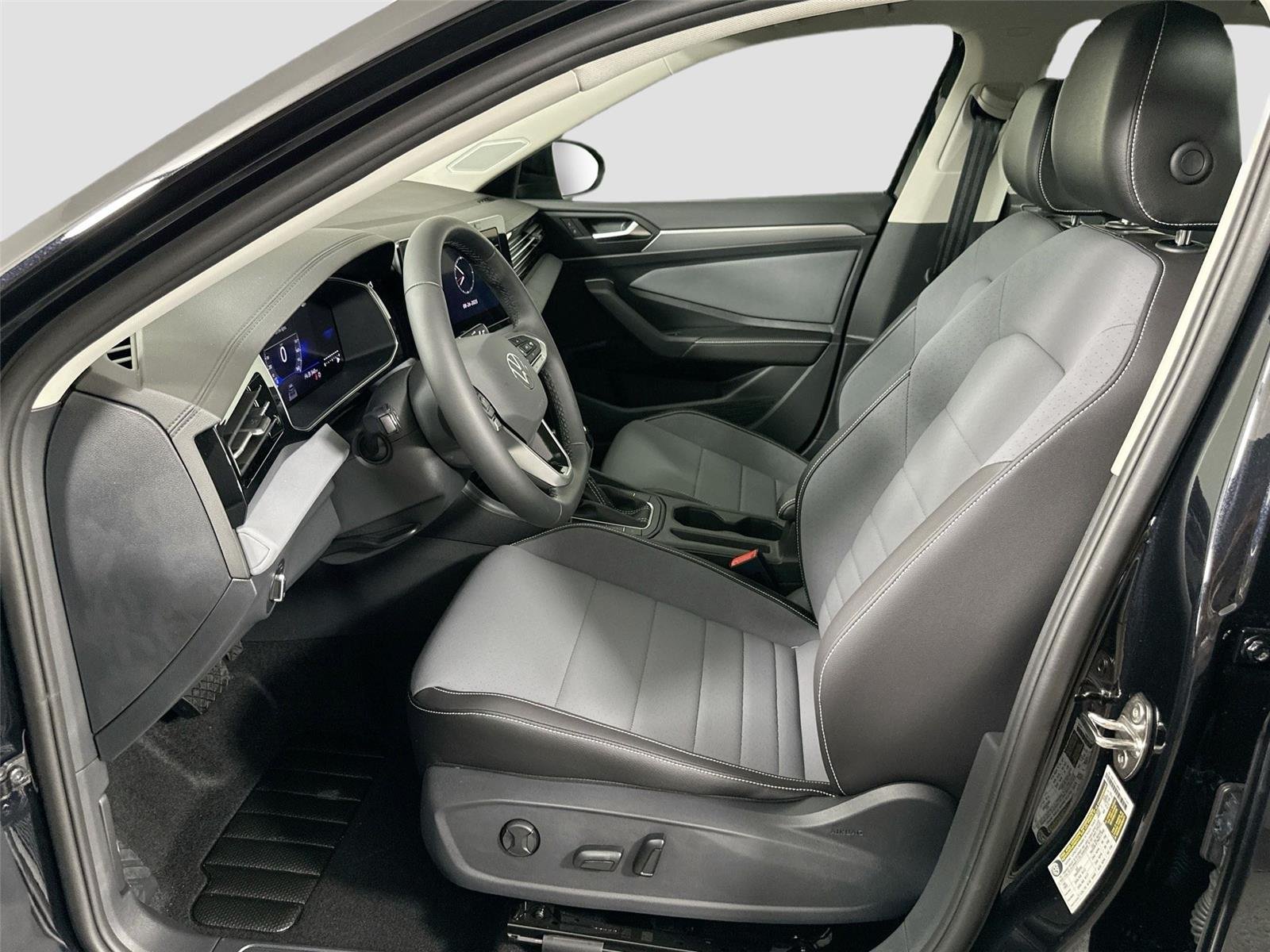 New 2025 Deep Black Pearl Volkswagen SE image 18