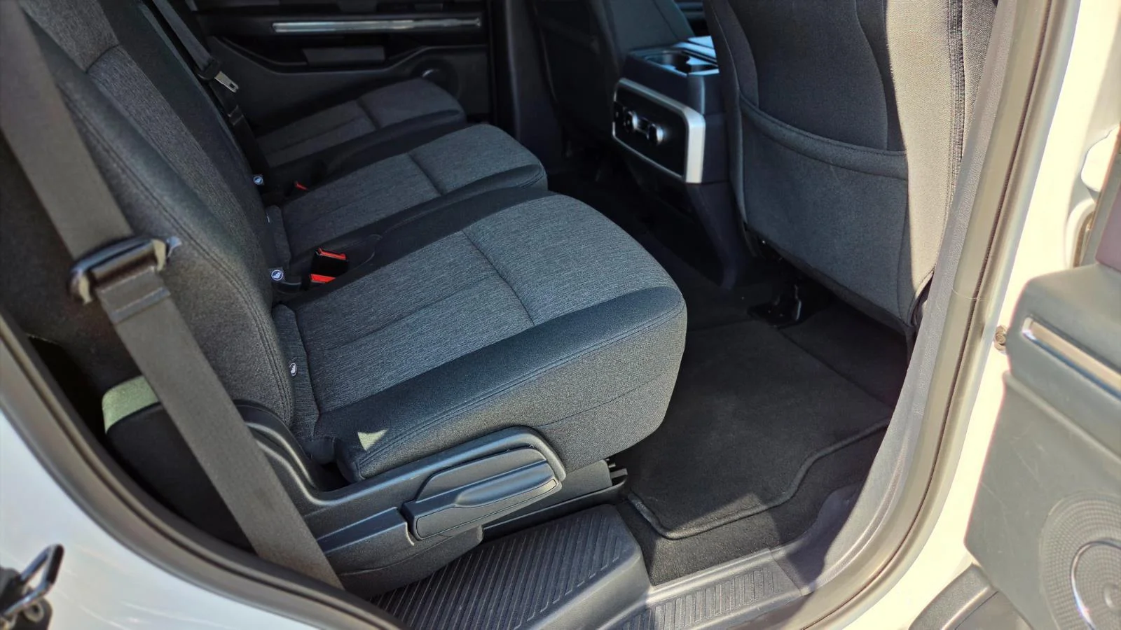 Used 2024 Oxford White Ford XLT image 59