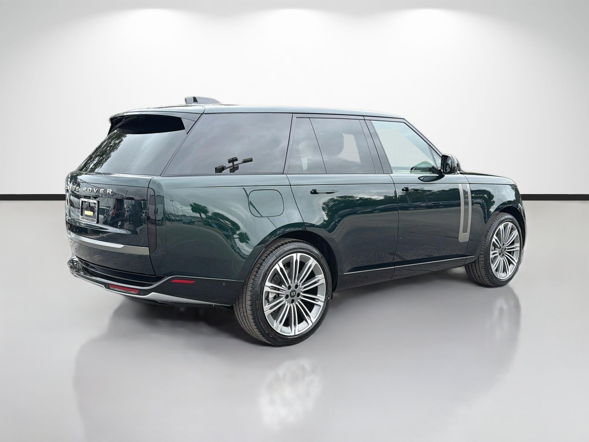 New 2027 British Racing Green LAND ROVER SE image 5